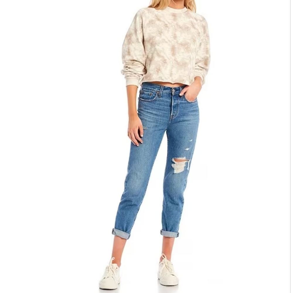 New Levis Cropped, Tie-Dyed Sweatshirt, NWT, Size Large - Picture 9 of 14